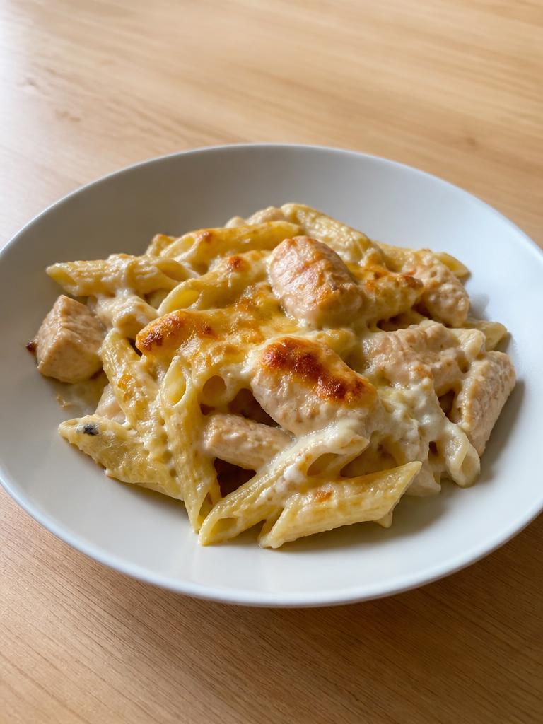 Gratin de penne au poulet et à la crème