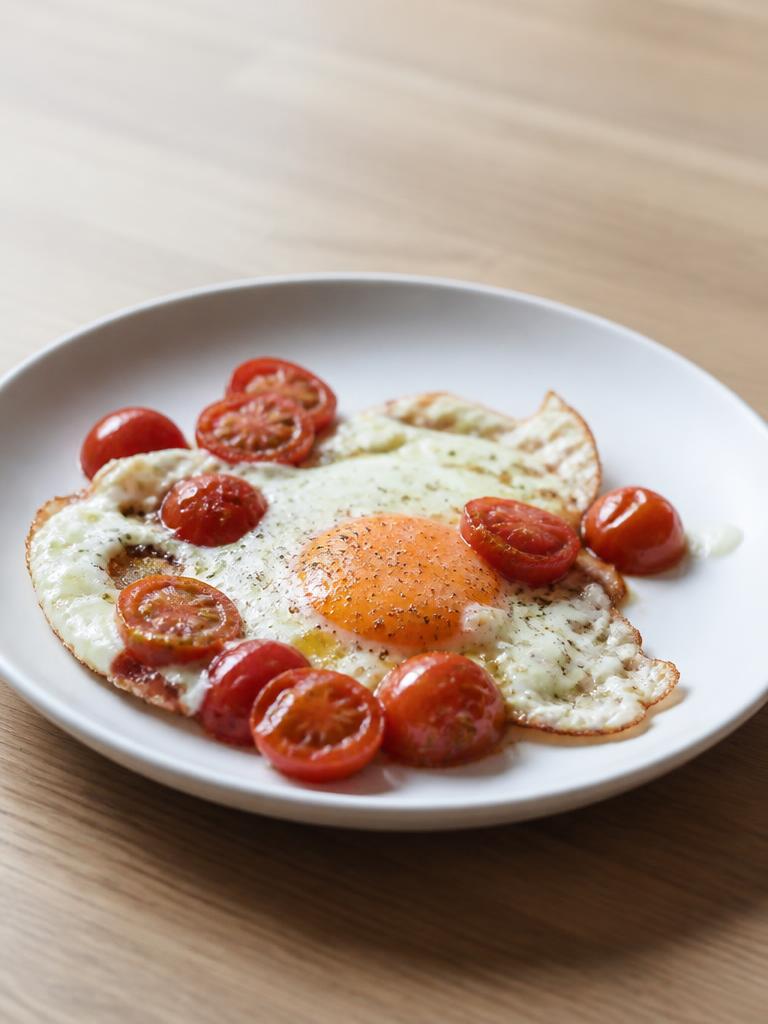 Œufs au plat aux tomates cerises