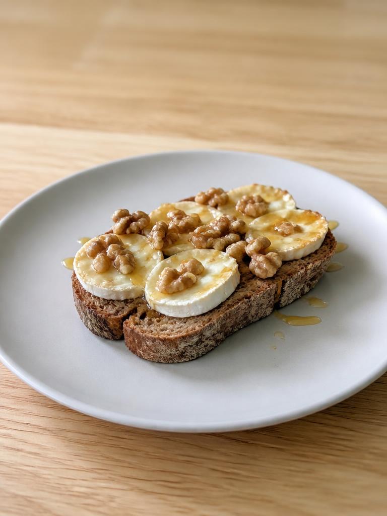 Tartines au chèvre, miel et noix