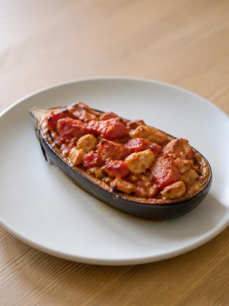 Aubergines farcies au poulet et à la tomate