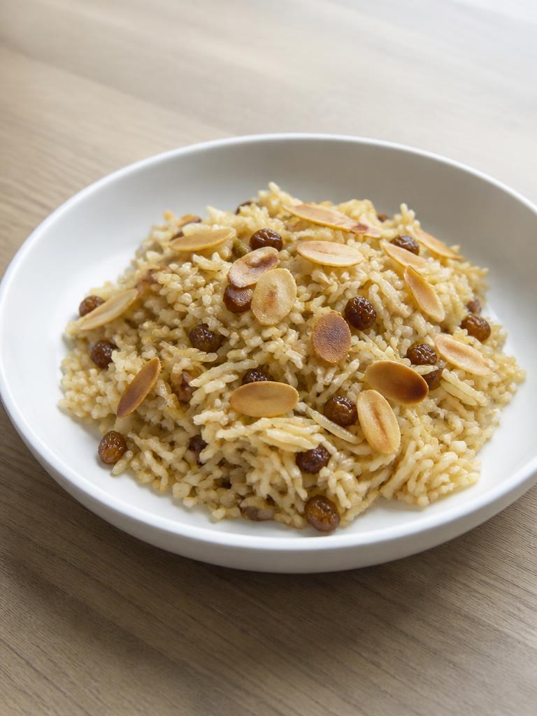 Riz pilaf au four aux amandes et raisins secs