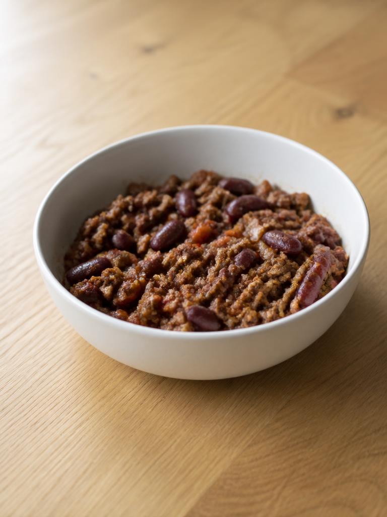Bol de bœuf haché et haricots rouges au cumin