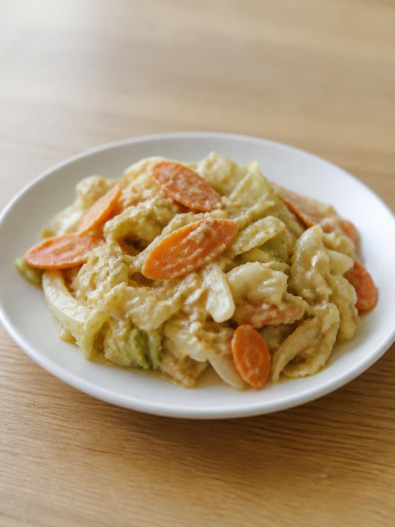 Chou blanc, carotte et sauce cacahuète