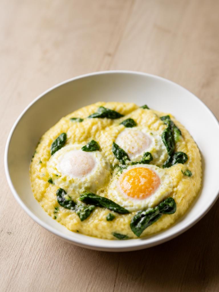 Polenta crémeuse aux œufs et épinards