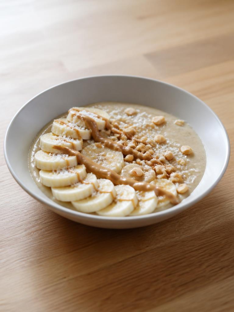 Smoothie bowl banane-coco au beurre de cacahuète
