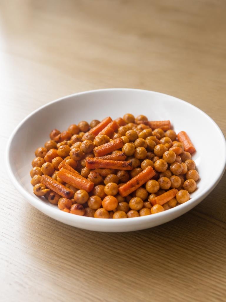 Carottes et pois chiches rôtis au cumin à l'air fryer