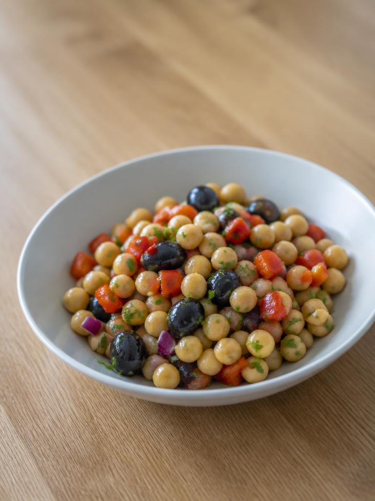 Salade de pois chiches, poivron et olives