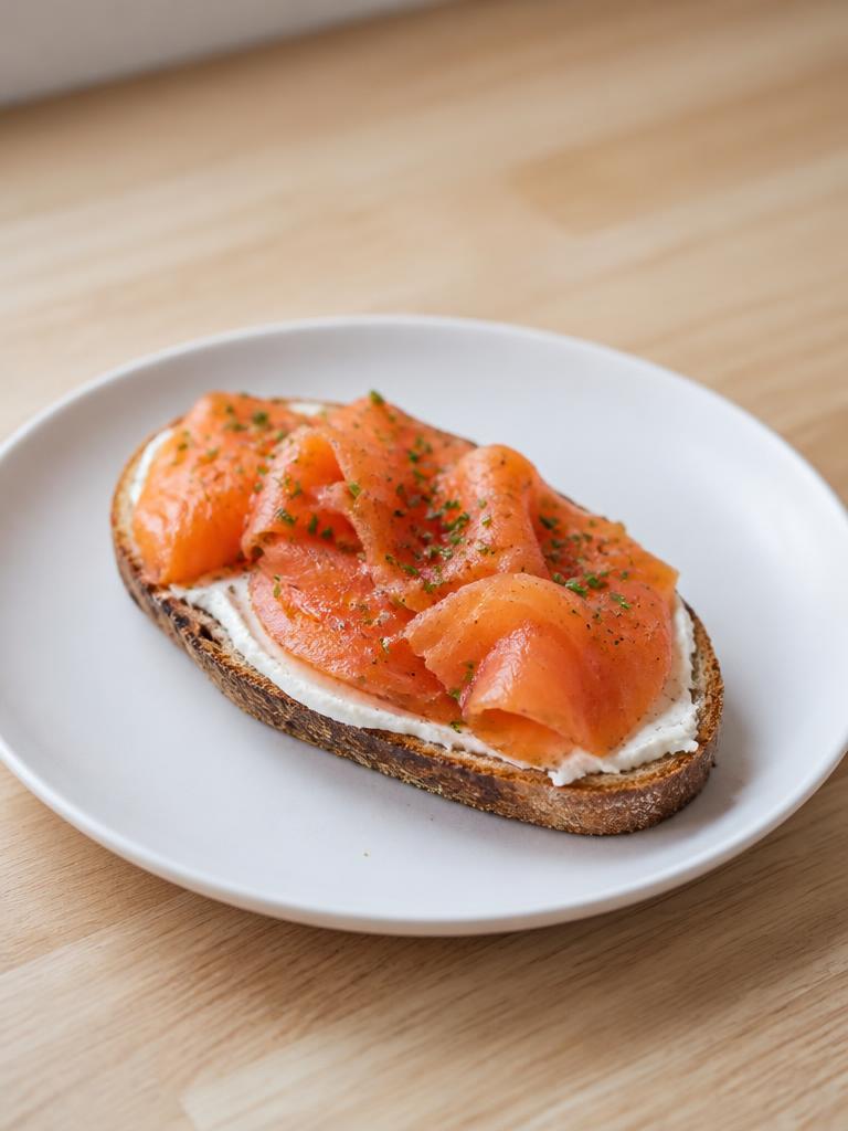 Tartines au fromage frais et au saumon fumé