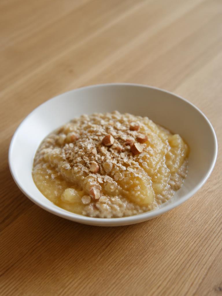 Compote, flocons d'avoine et amandes