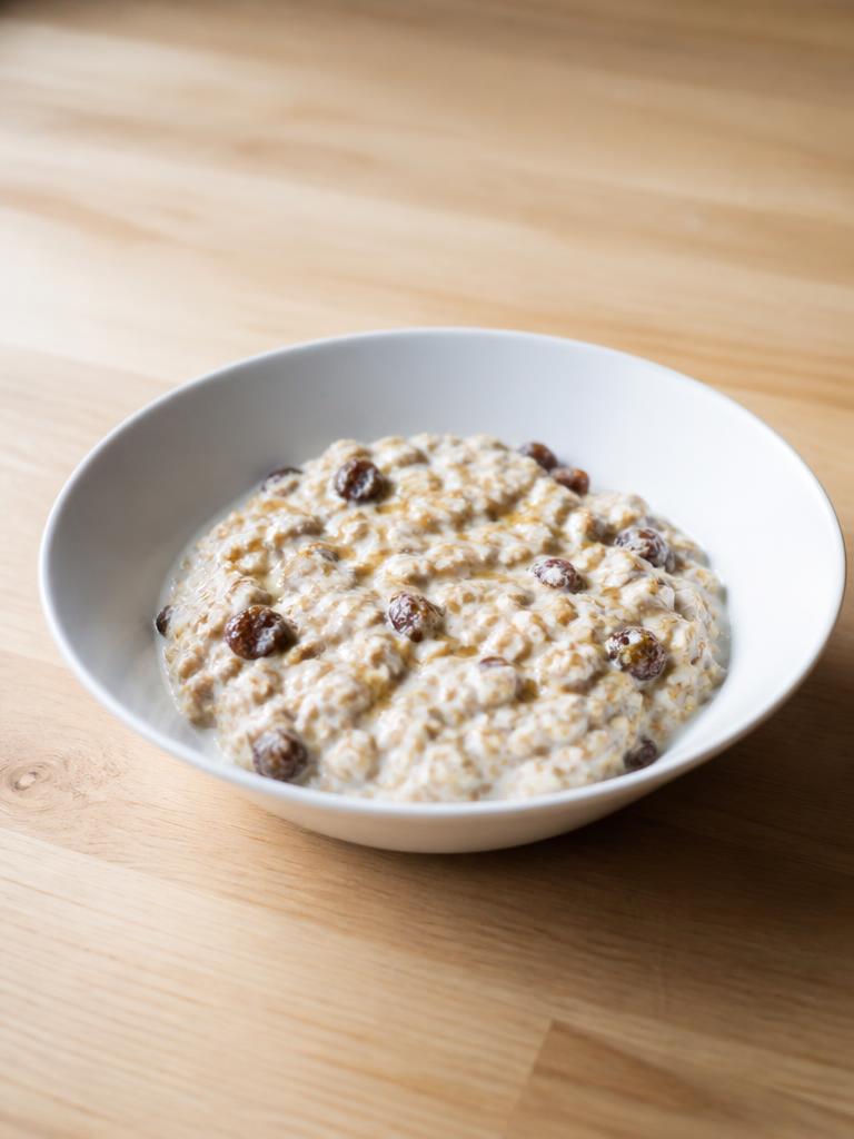 Overnight oats aux raisins secs et au miel