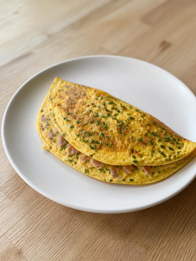 Omelette du matin au jambon et à la ciboulette