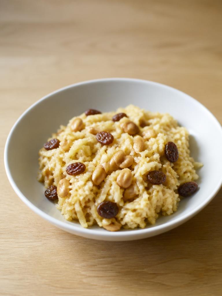 Pomme râpée, cacahuète et raisins secs