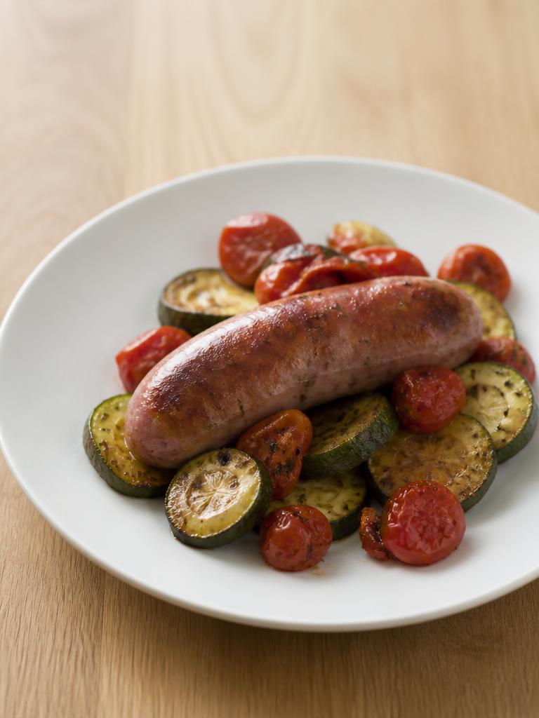 Chipolatas au four aux courgettes et tomates cerises