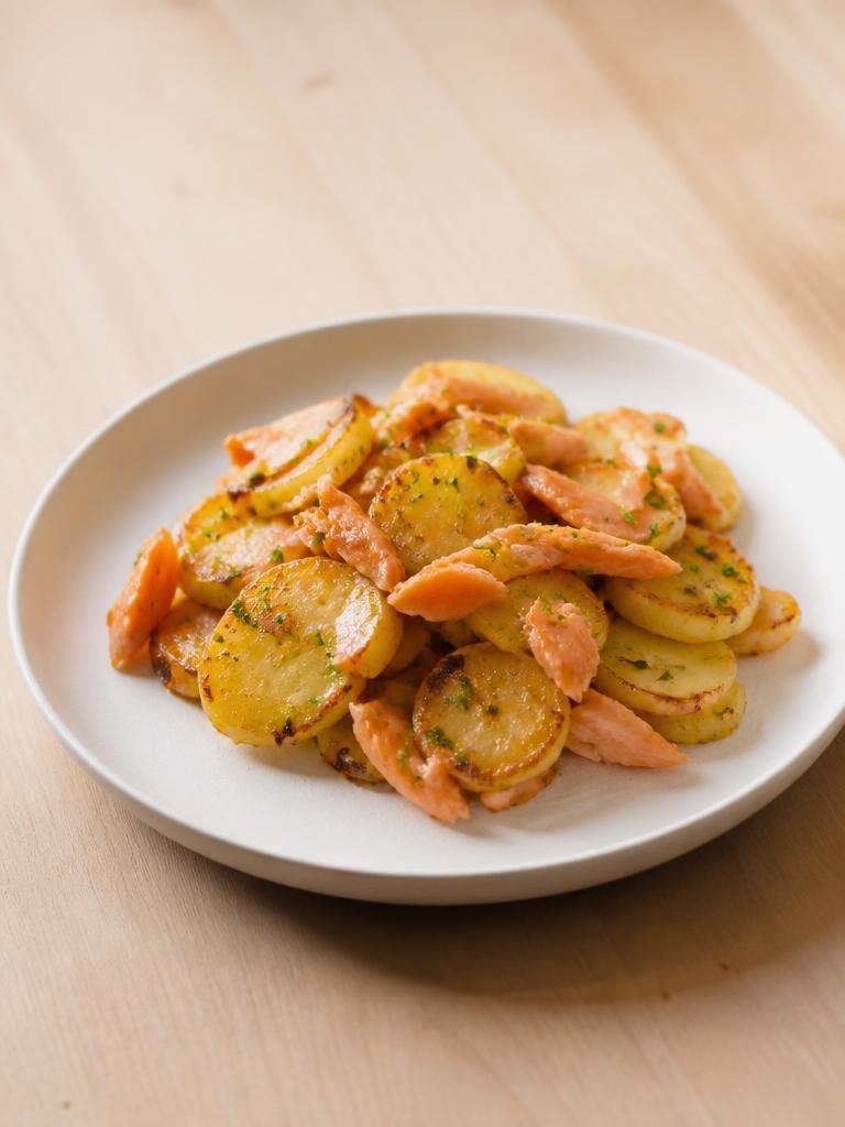 Poêlée de pommes de terre au saumon fumé