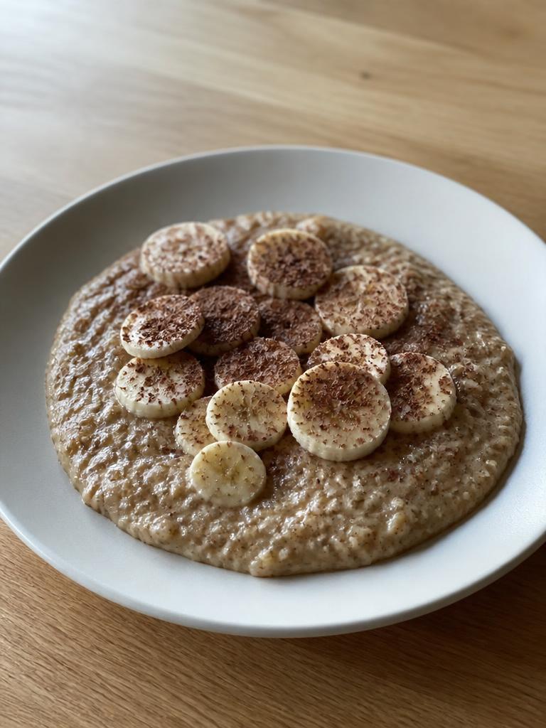 Polenta au lait, banane et cacao