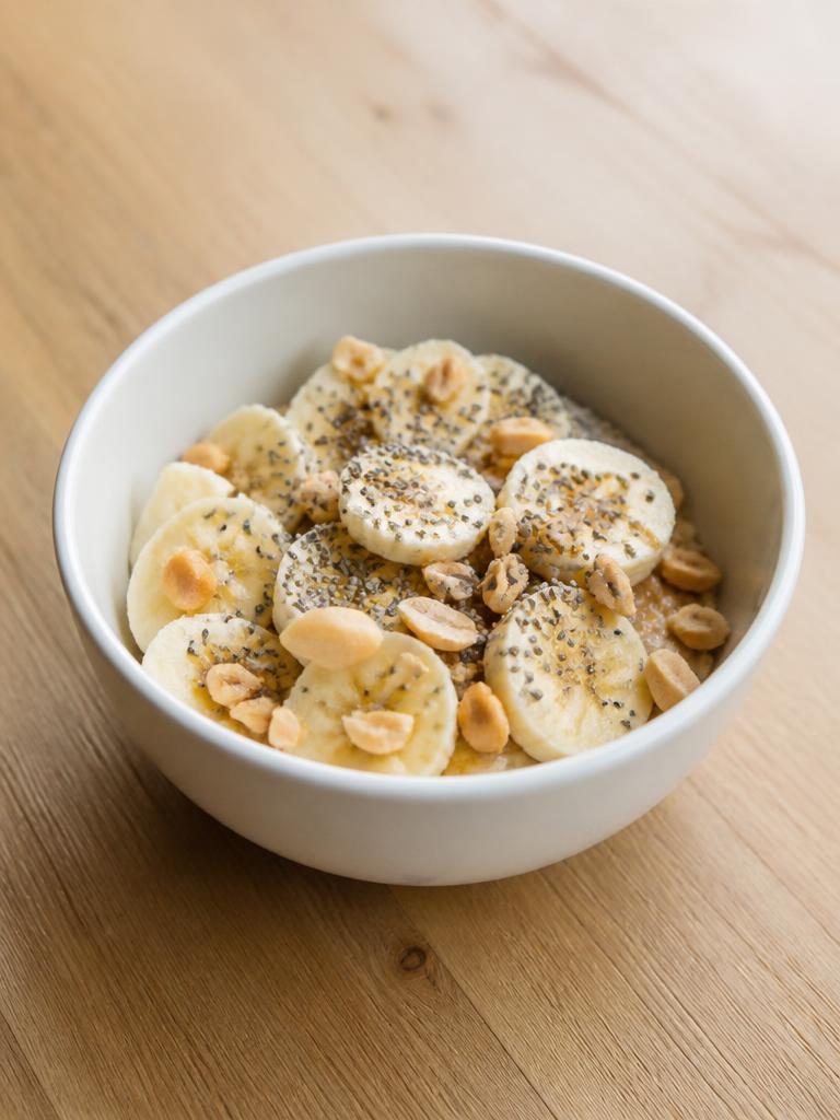 Bol de banane, cacahuète et graines de chia