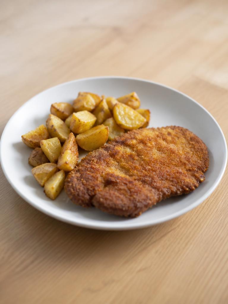 Escalope de poulet panée et pommes de terre
