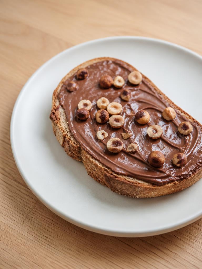 Tartines à la pâte à tartiner et aux noisettes