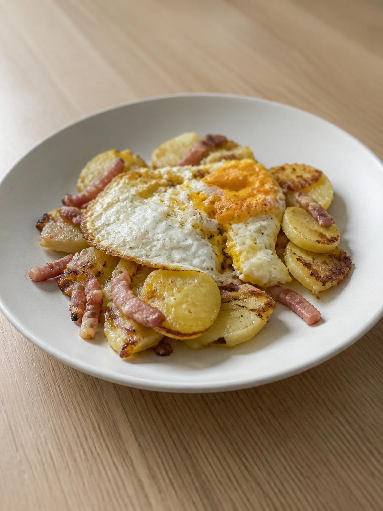 Pommes de terre, lardons et œufs