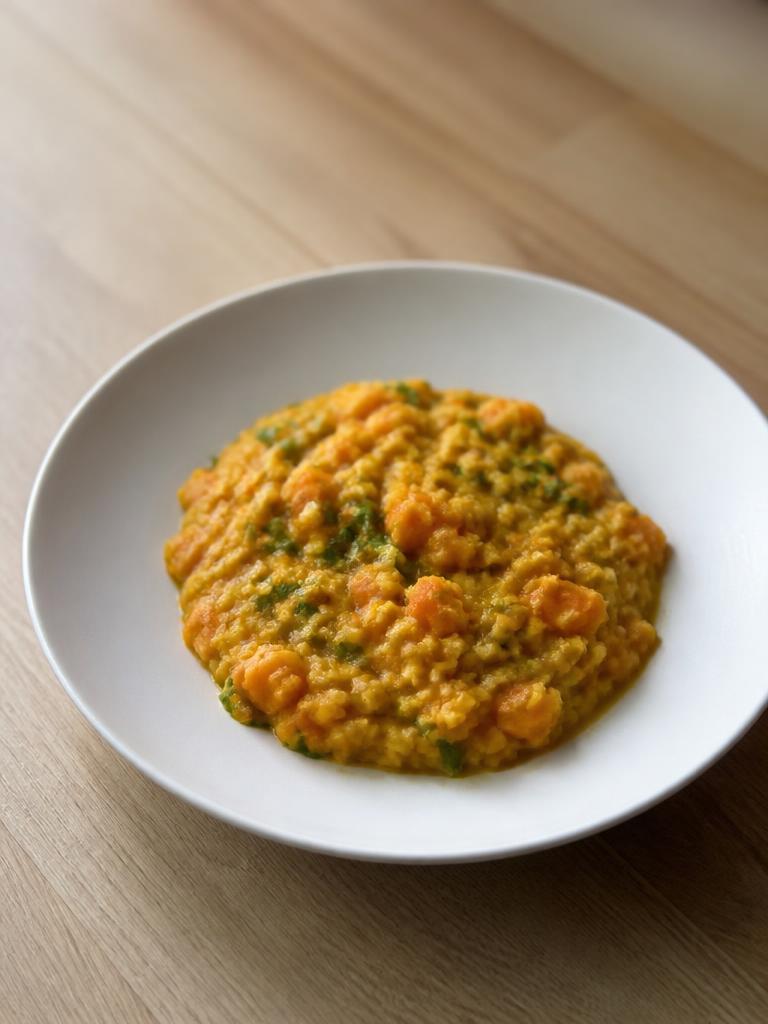 Dahl de lentilles corail et carottes au curcuma